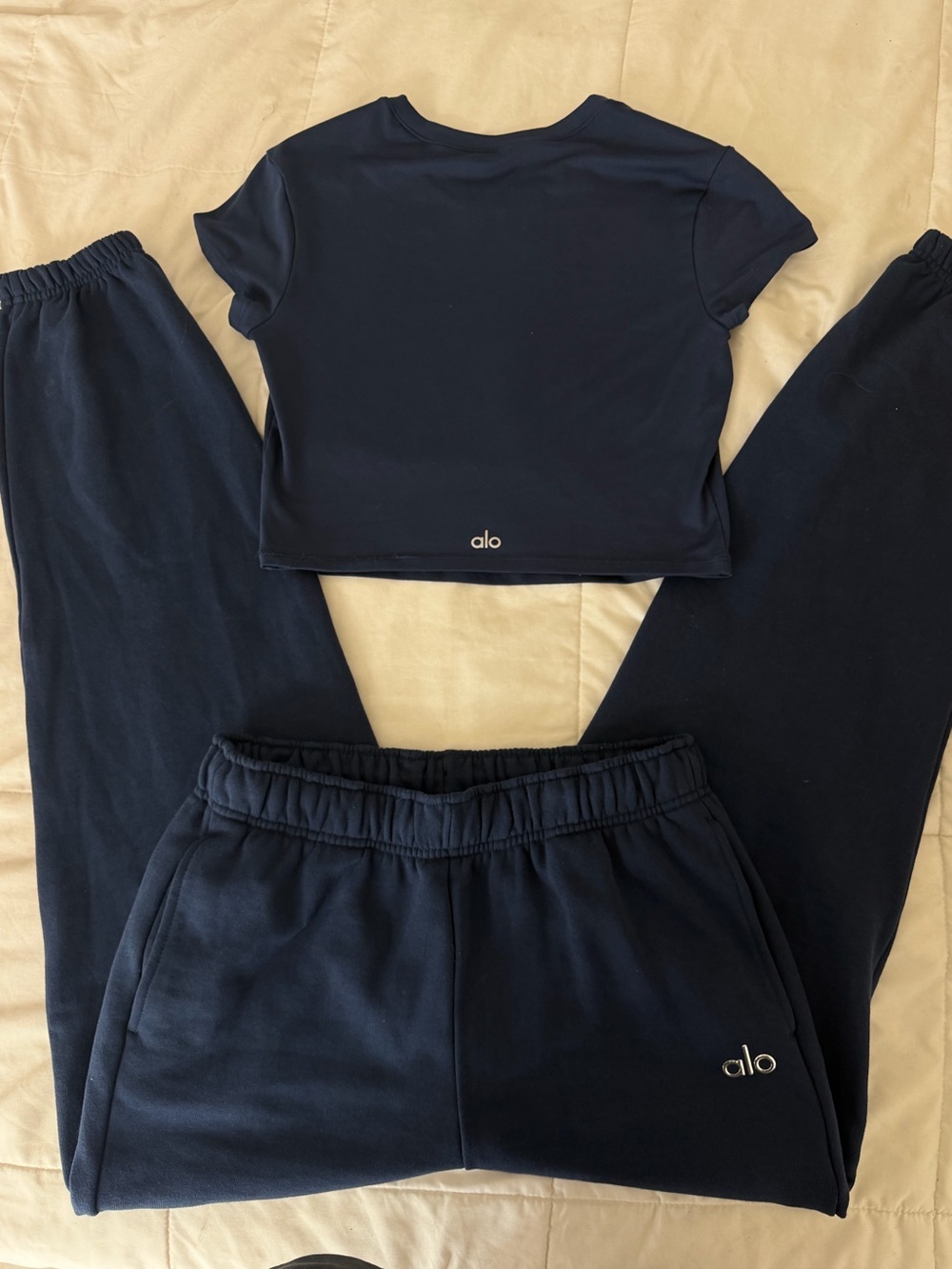 Alo Yoga Medium Navy Accolade & Tee